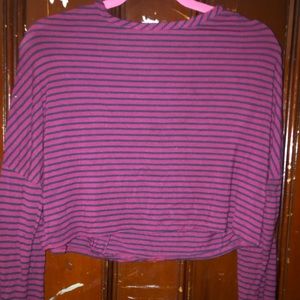 Cropped maroon and navy blue shirt